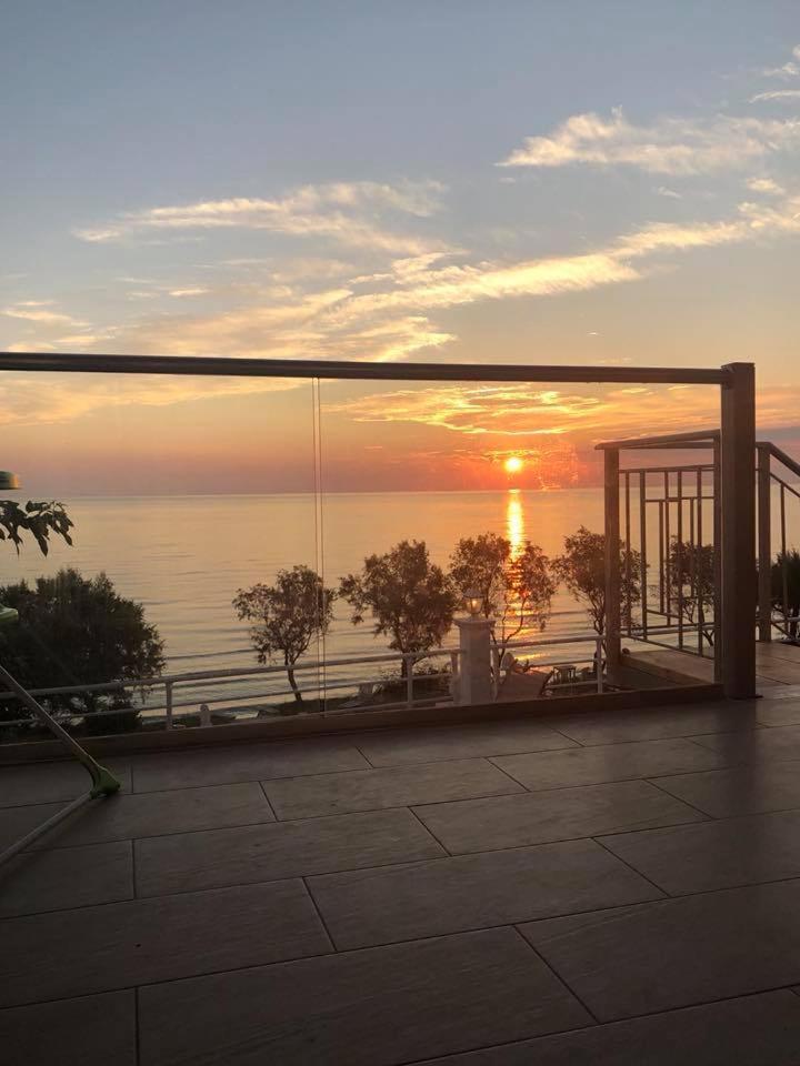 Laura Beach House Alykes  Bagian luar foto